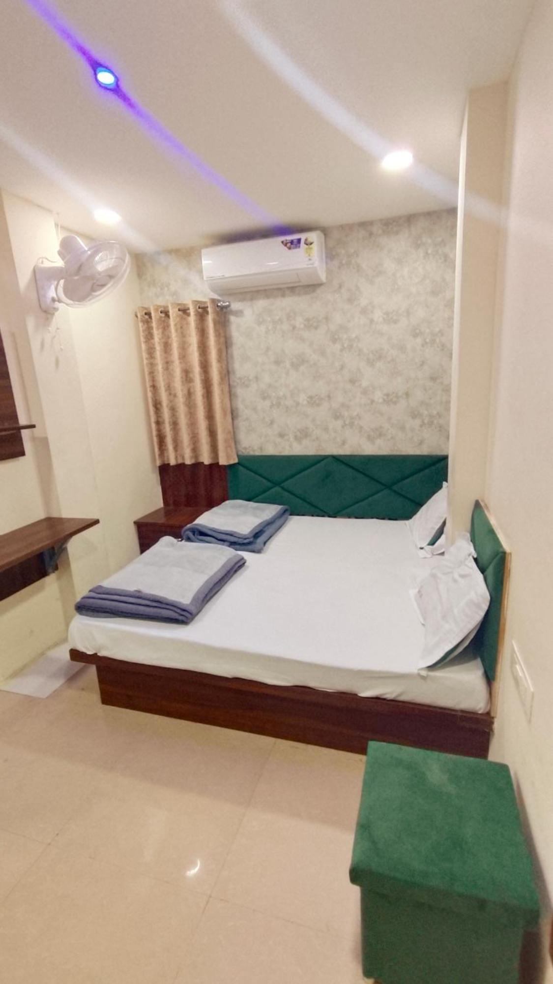 Green Leaf Hotel Ujjain Exterior photo