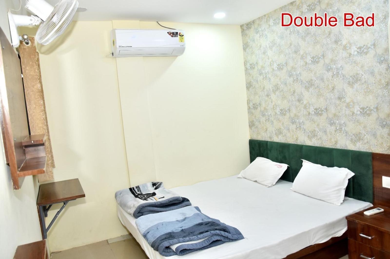Green Leaf Hotel Ujjain Exterior photo