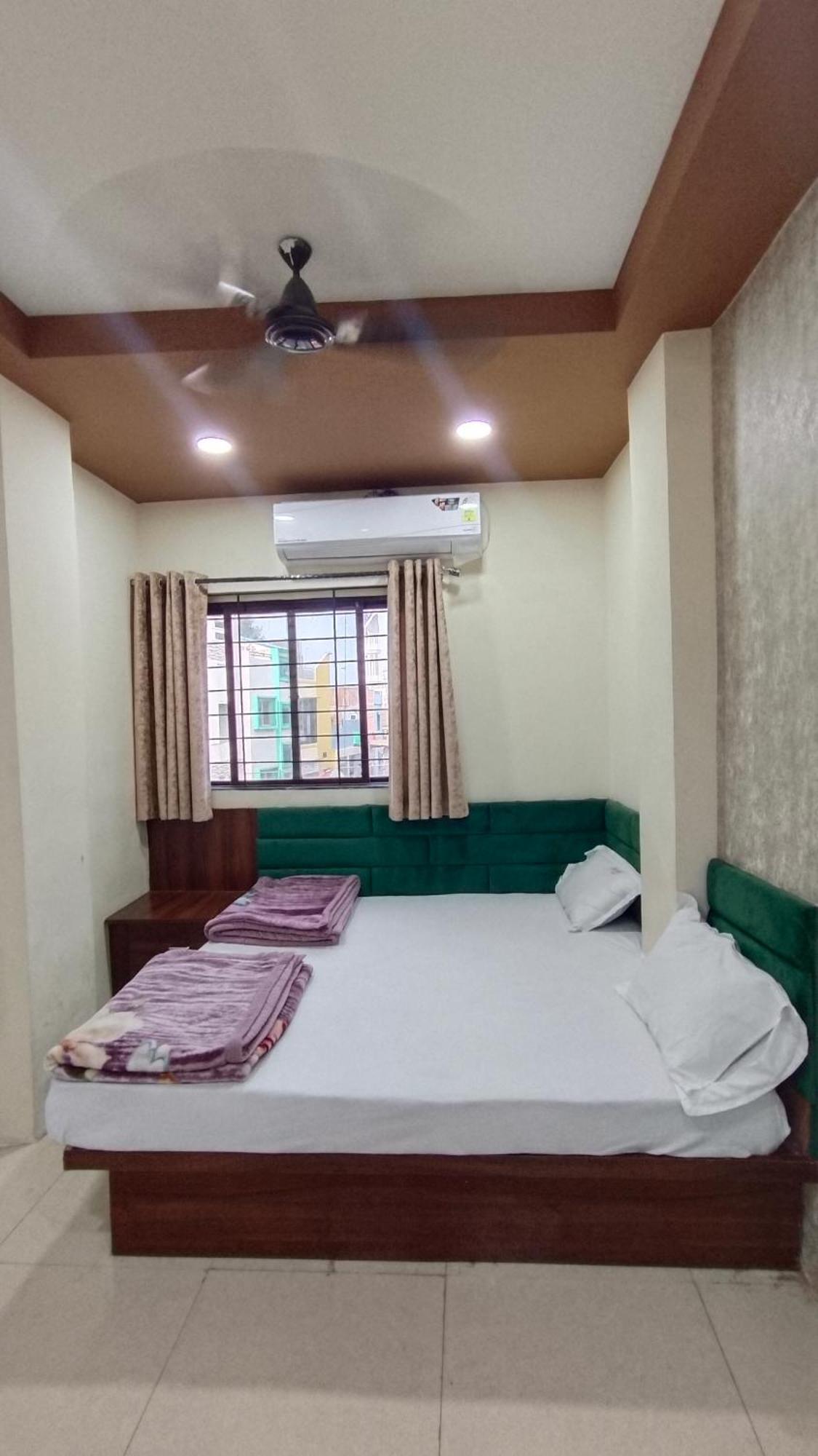 Green Leaf Hotel Ujjain Exterior photo