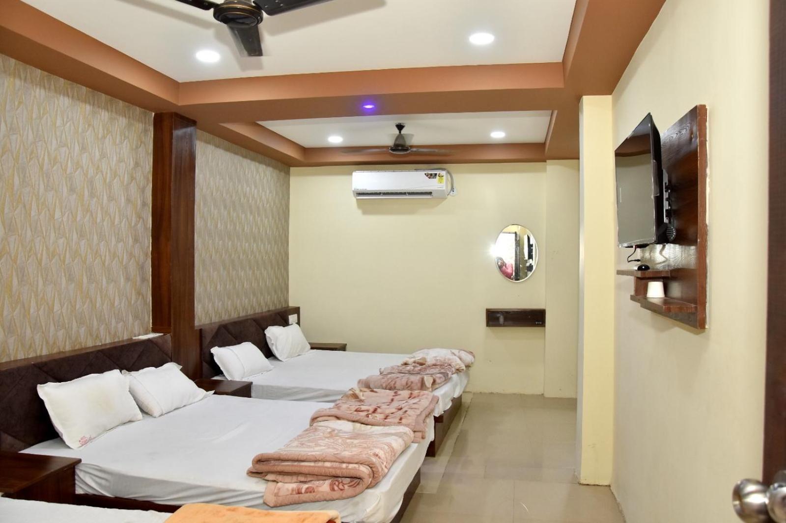 Green Leaf Hotel Ujjain Exterior photo