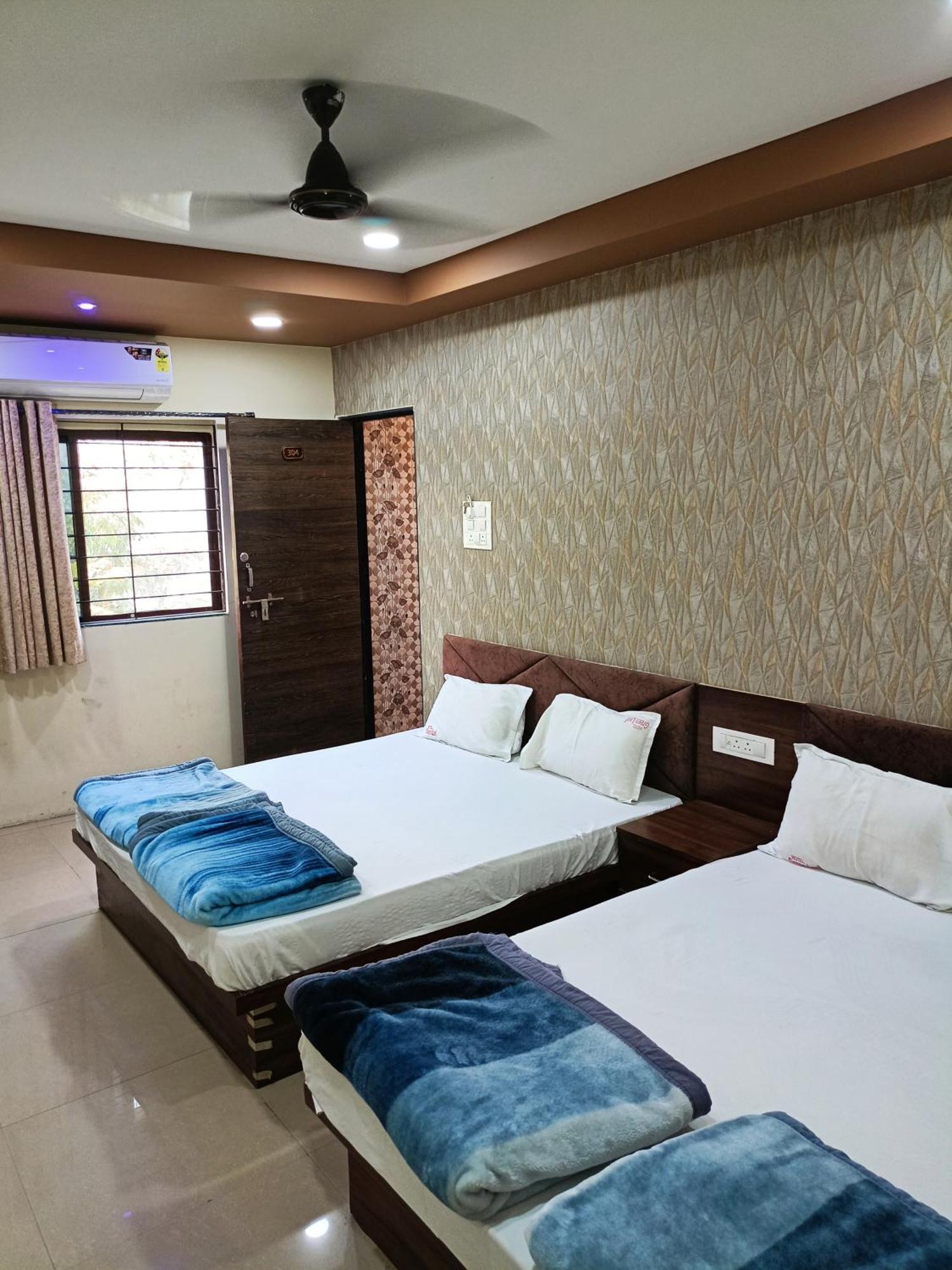 Green Leaf Hotel Ujjain Exterior photo