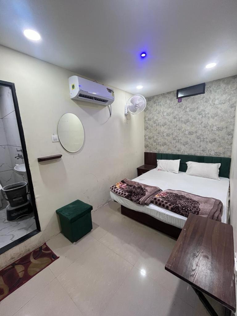 Green Leaf Hotel Ujjain Exterior photo