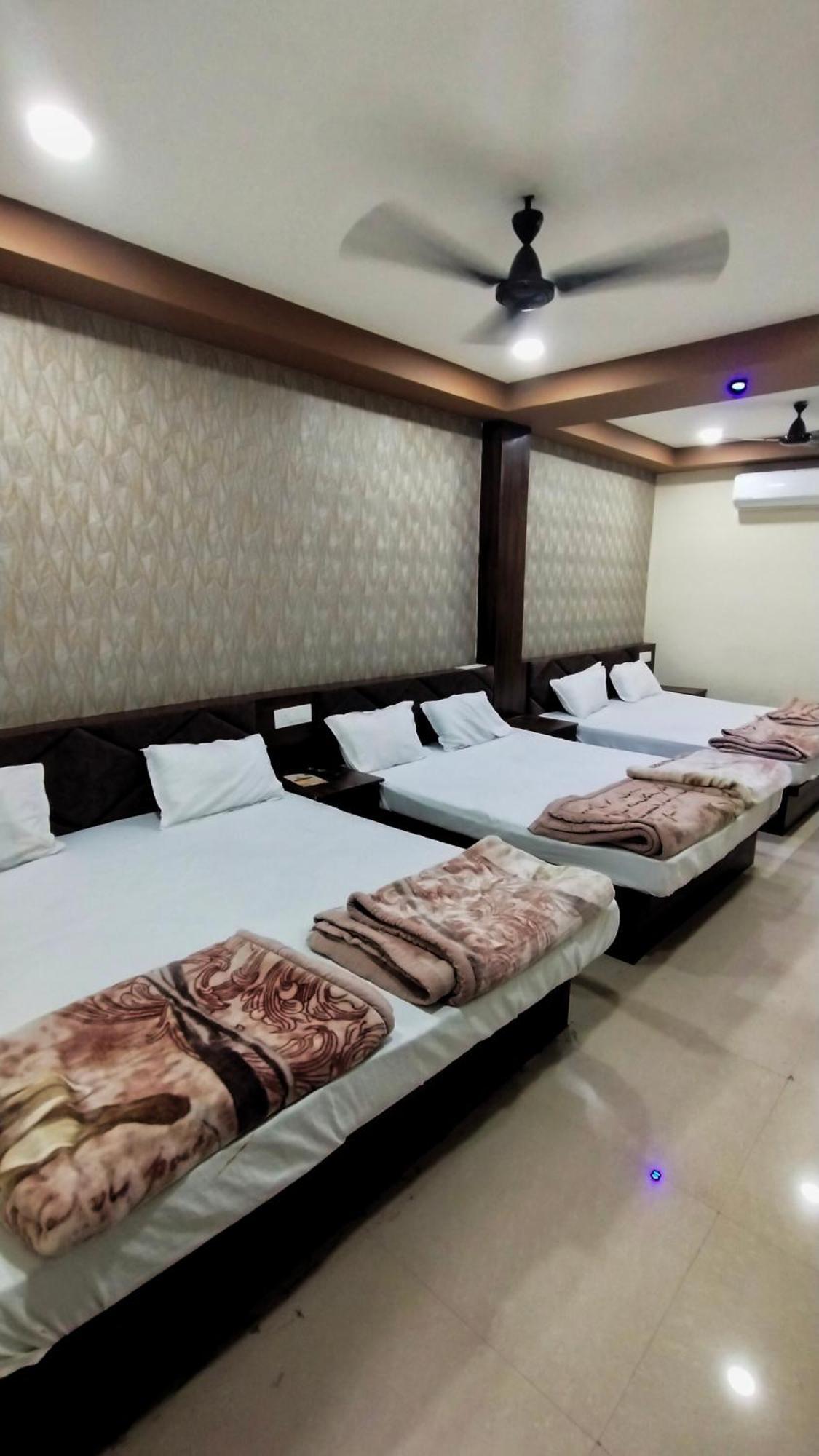 Green Leaf Hotel Ujjain Exterior photo