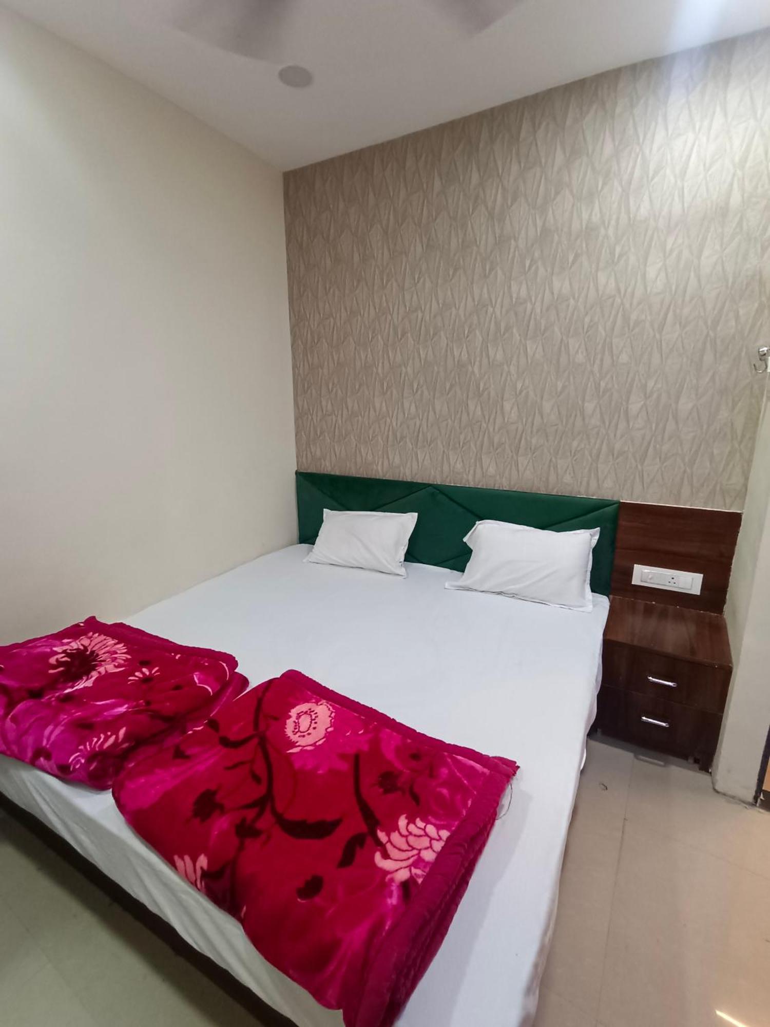 Green Leaf Hotel Ujjain Exterior photo