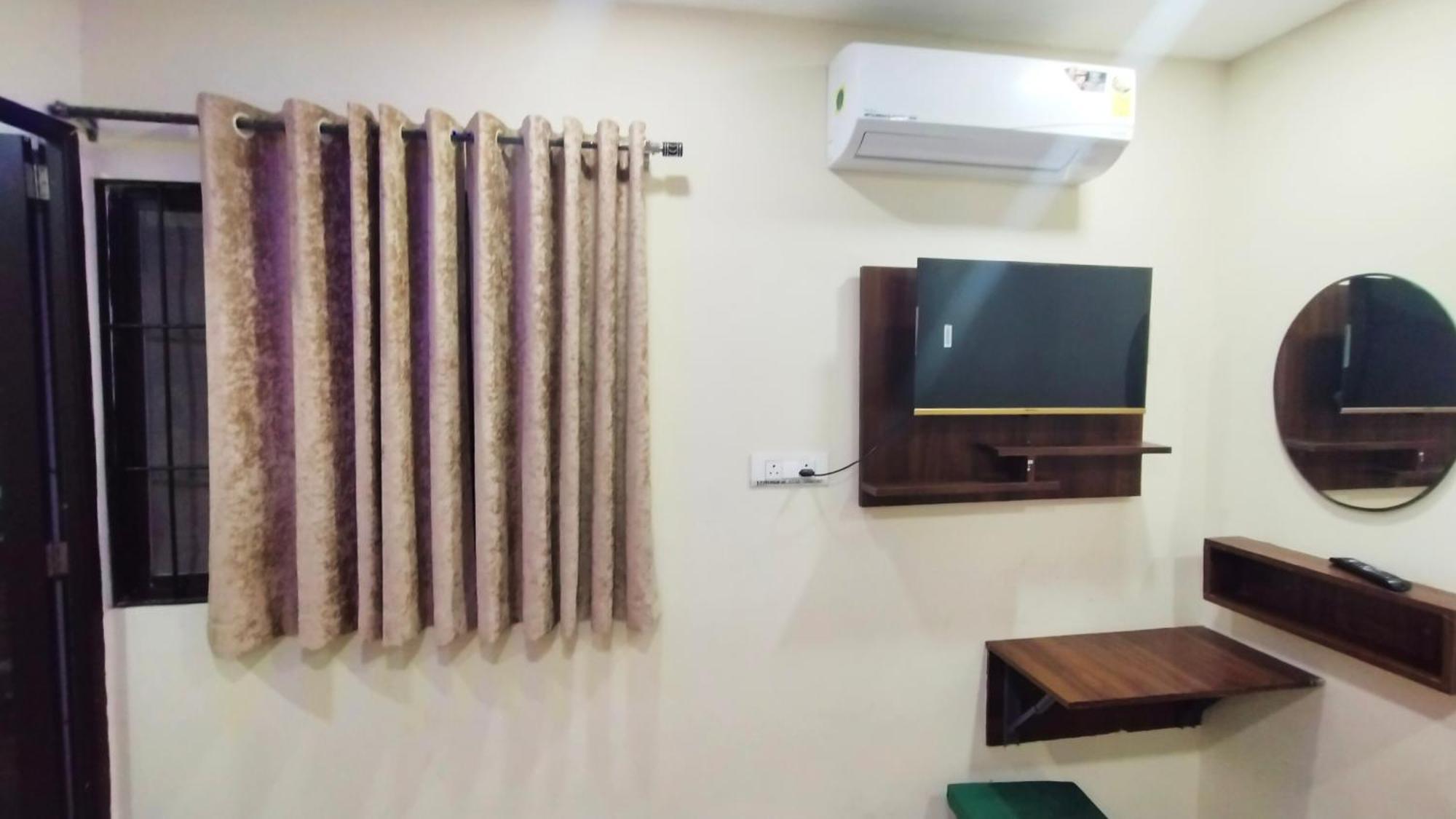 Green Leaf Hotel Ujjain Exterior photo