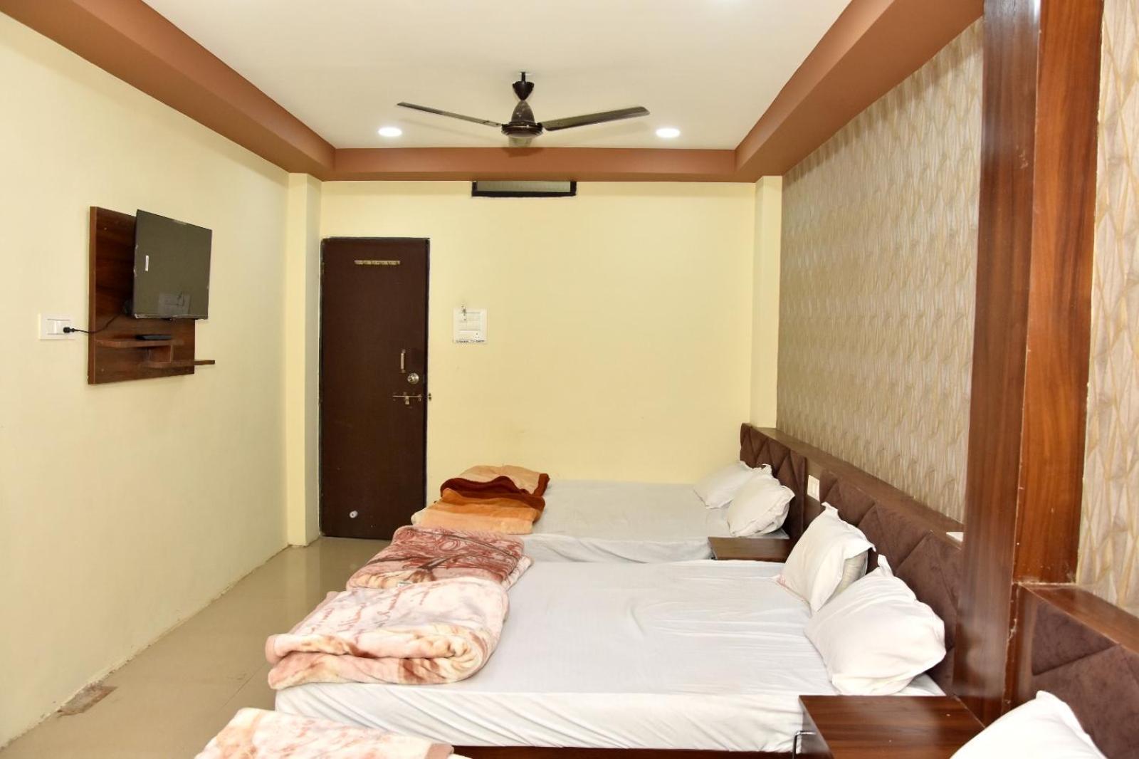 Green Leaf Hotel Ujjain Exterior photo